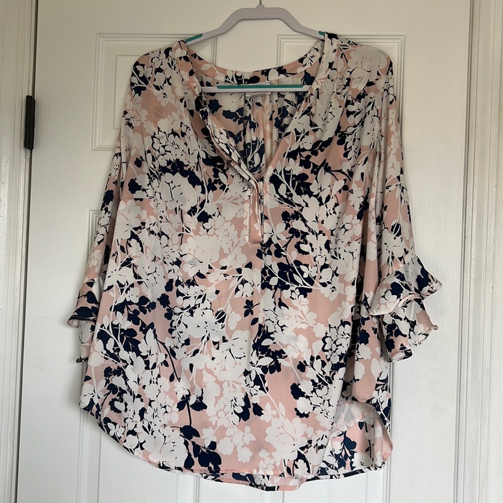 2X Liz Claiborne top with frilled sleeves
